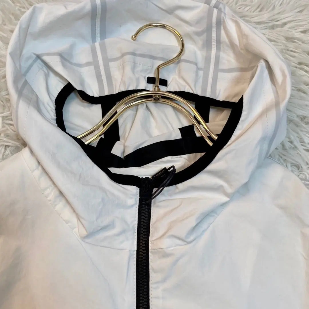 Chaqueta de nailon Herno, blanca, talla 50, con capucha, en buen estado