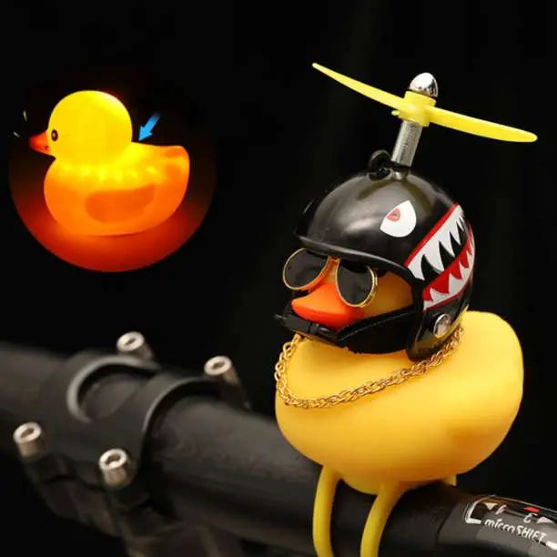 Mascota de pato brillante, gafas de sol, casco, tiburón, bicicleta, coche