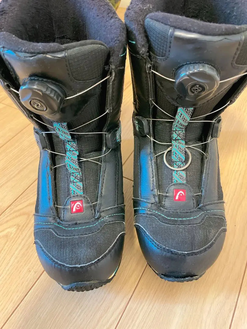 Snowboard and boot set