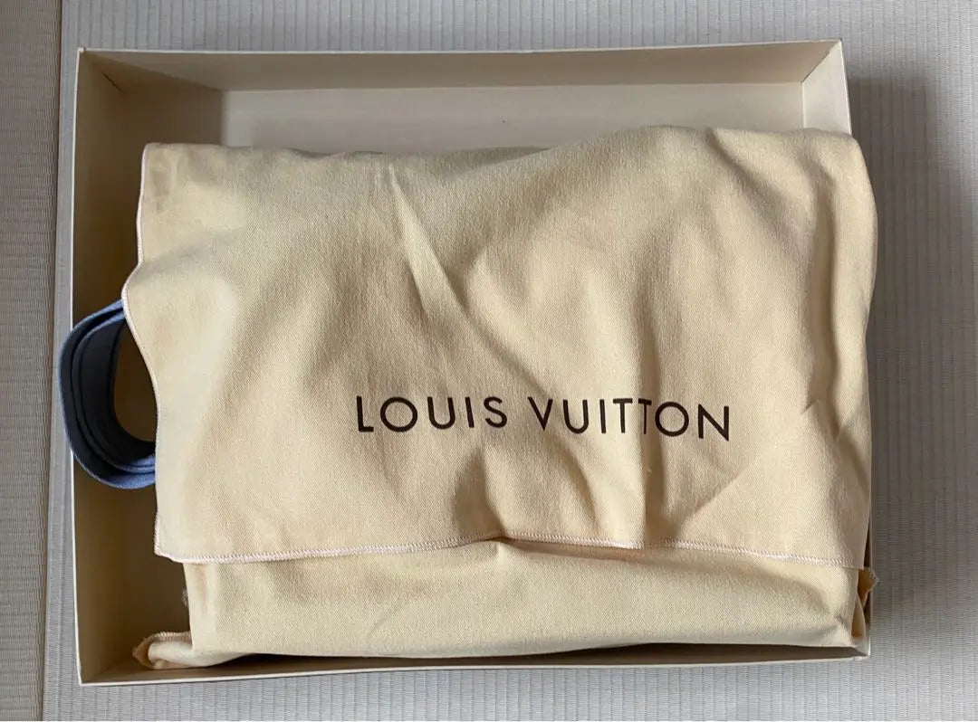 Louis Vuitton Taiga Romance MM Gracie M32623