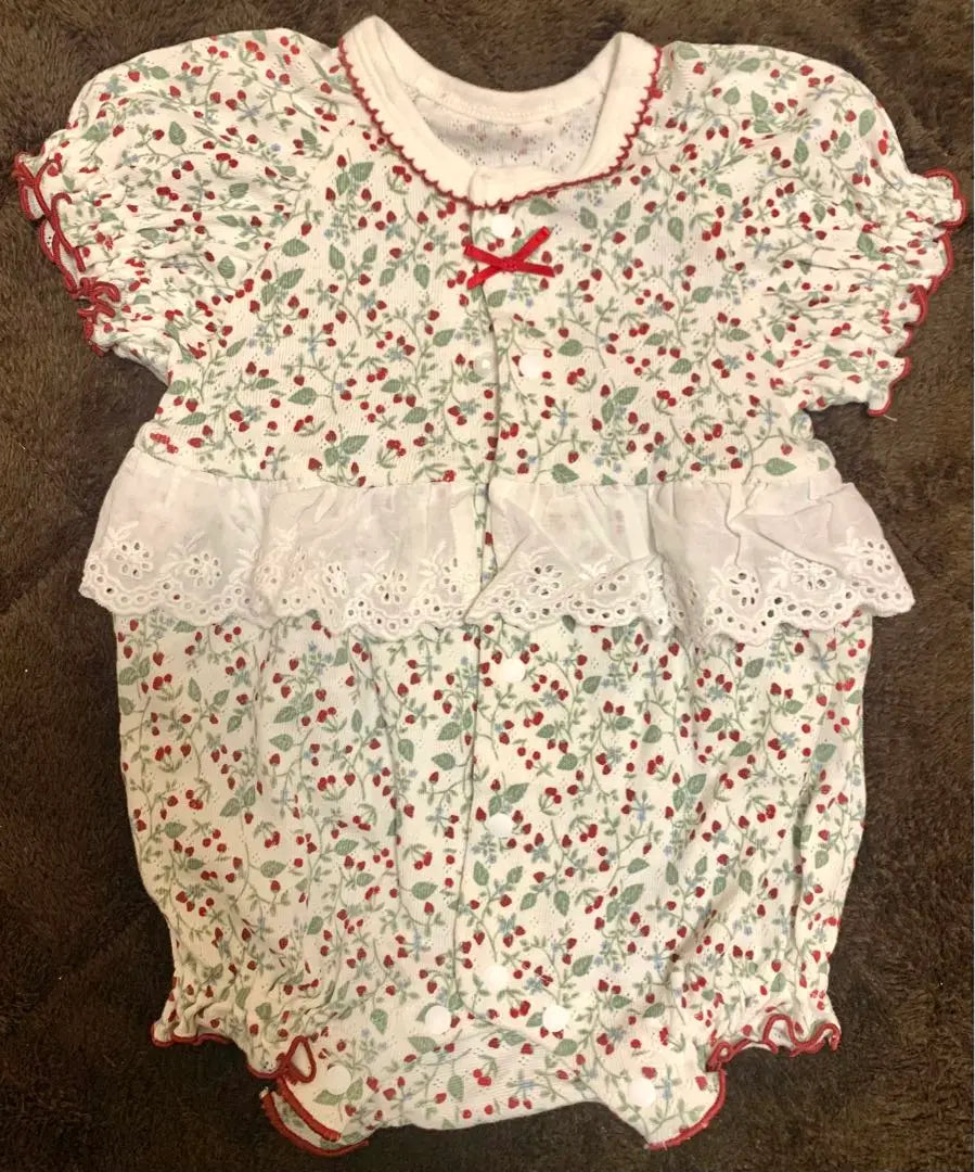 [New and unused] Aprele Cool with ruffles, strawberry floral romper