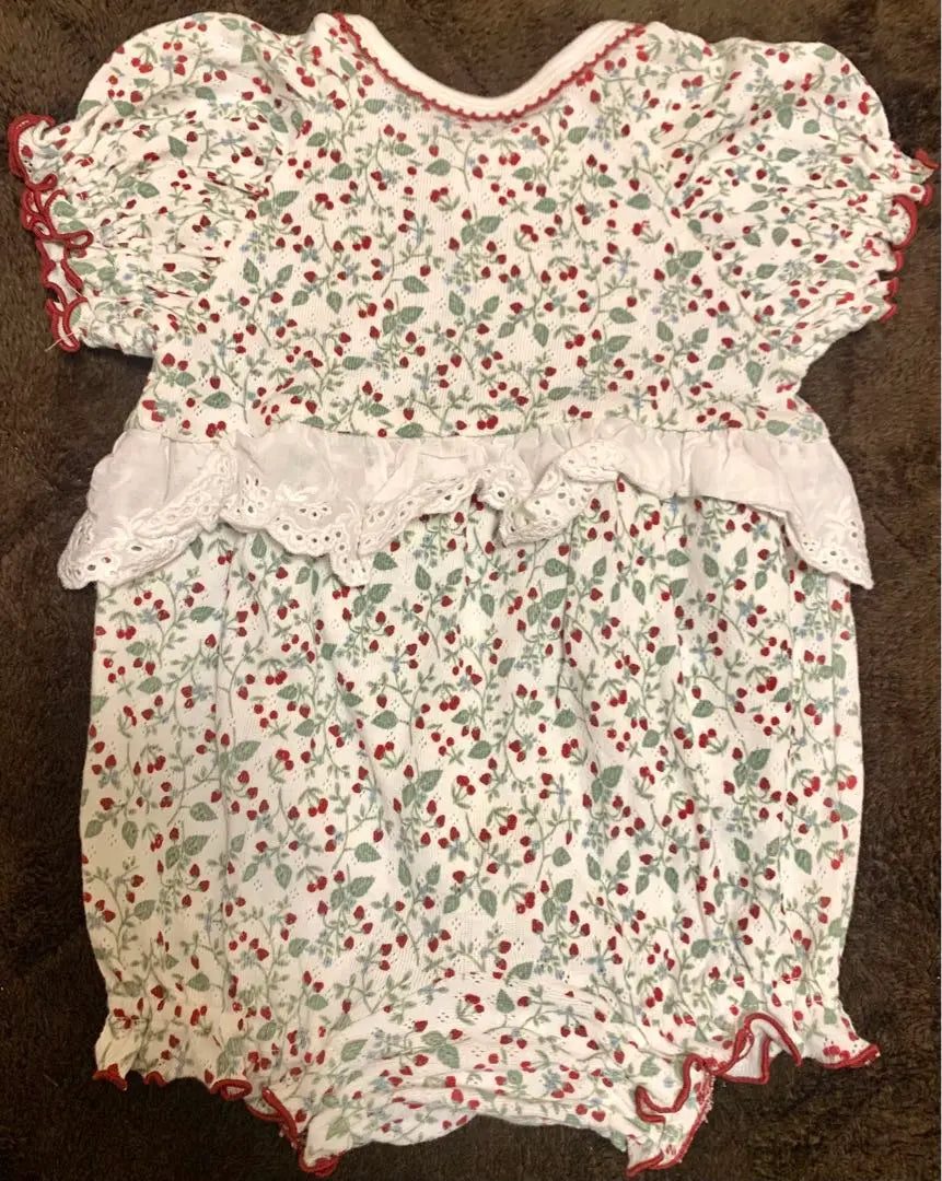 [New and unused] Aprele Cool with ruffles, strawberry floral romper