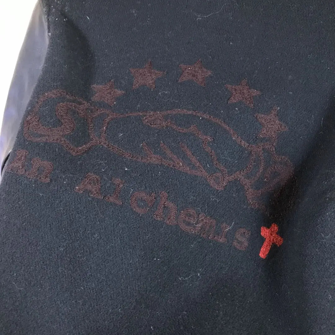 Comprado en una tienda de ropa de segunda mano. Chaqueta Skull jeans Melton Stadium con mangas de cuero, color negro x negro, talla 34, poco común.