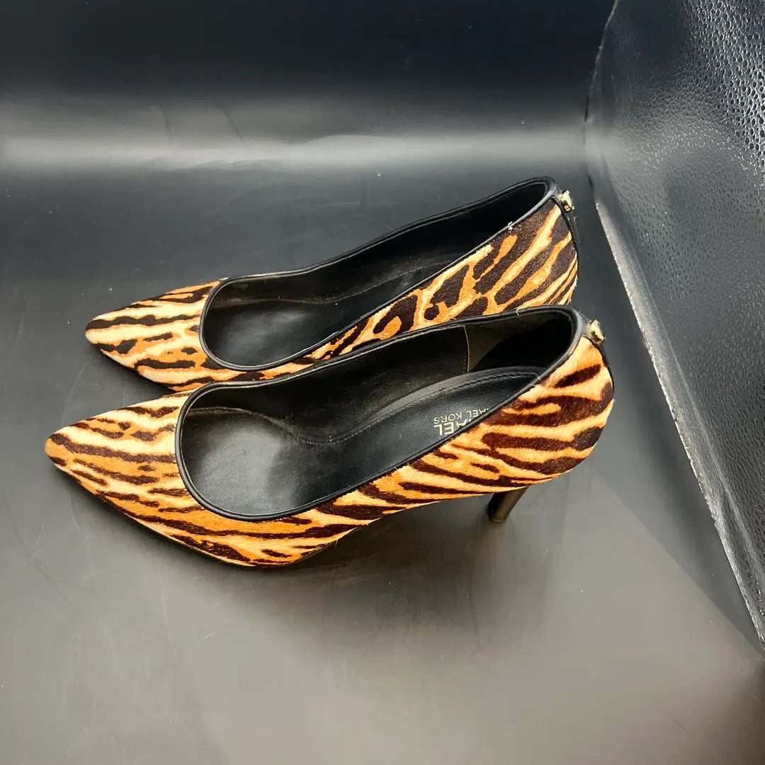 ⭐️Zapatos de salón Michael Kors con estampado de tigre, 24 unidades, en buen estado