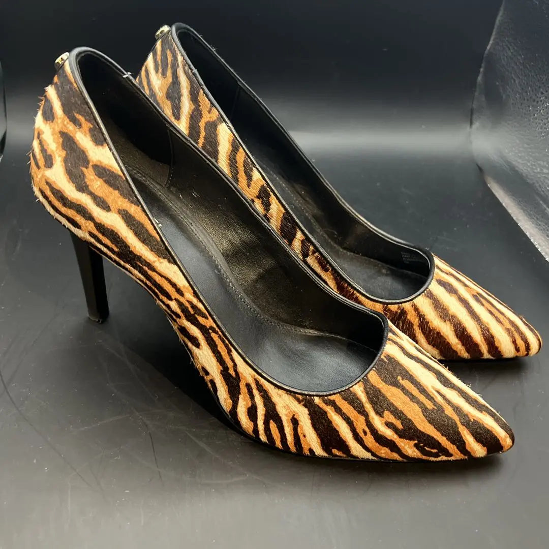 ⭐️Zapatos de salón Michael Kors con estampado de tigre, 24 unidades, en buen estado