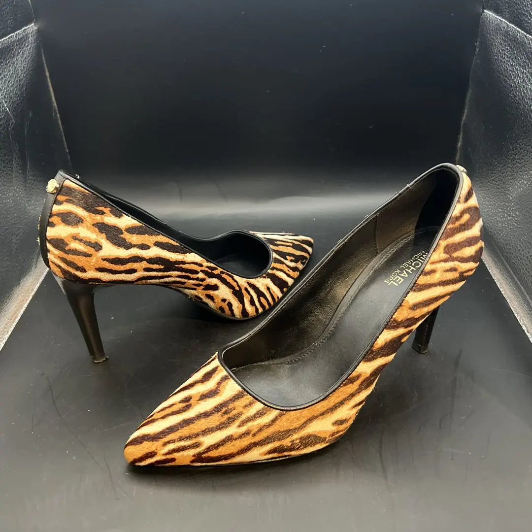 ⭐️Zapatos de salón Michael Kors con estampado de tigre, 24 unidades, en buen estado