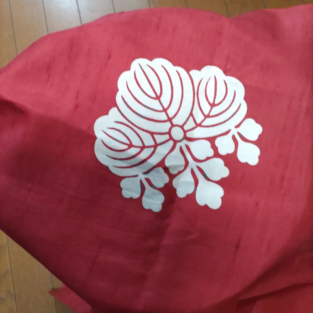 《Aoi Family Crest, Tsumugi Silk Furoshiki》 (Hakusan Tsumugi) (Unused) Thick silk, 1069 with Aoi Family Crest on rimstone