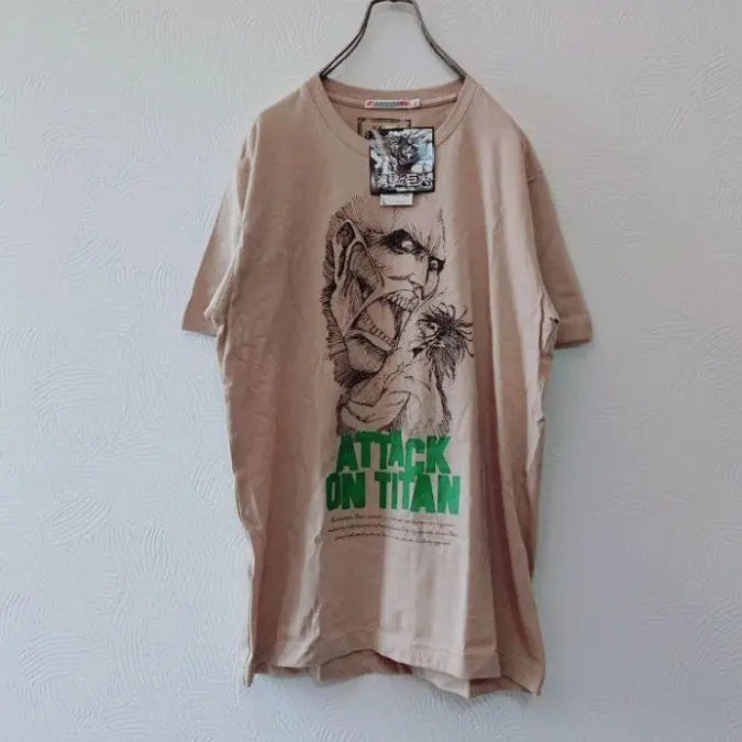 New UNIQLO UNIQLO Attack on Titan Big Logo Print Logo T-shirt