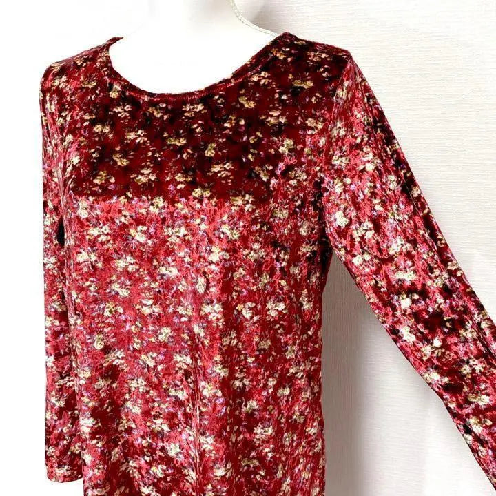 ESPOIR Tops Flower pattern Velvet style casual puff sleeve glossy | ESPOIR トップス 花柄 ベルベット風 カジュアル パフスリーブ 光沢感