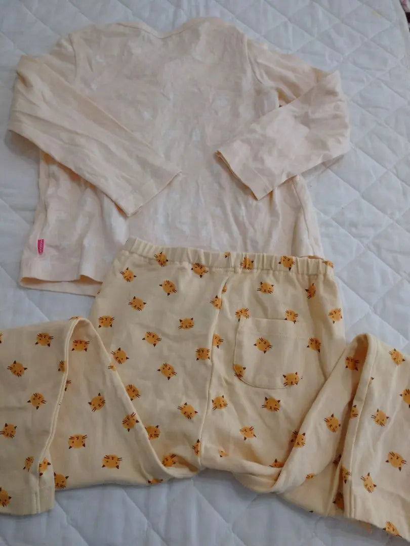 [Used] Miki House Usako Cardigan and Uniqlo Cat Pattern Leggings Set 110