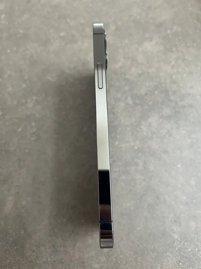 iPhone 12 Pro 128GB Graphite Screen cracked.