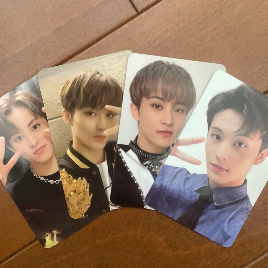 Beyond LIVE Mark AR Photo Card Set