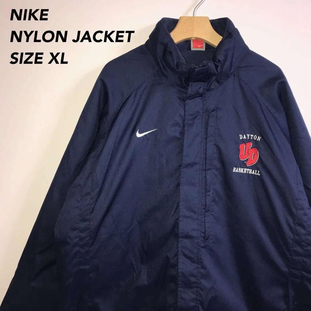 《One Point Swoosh》 Chaqueta Nike Nylon usada en el extranjero con diseño bordado | 《ワンポイントスウッシュ》海外古着ナイキナイロンジャケットブルゾン刺繍デザイン