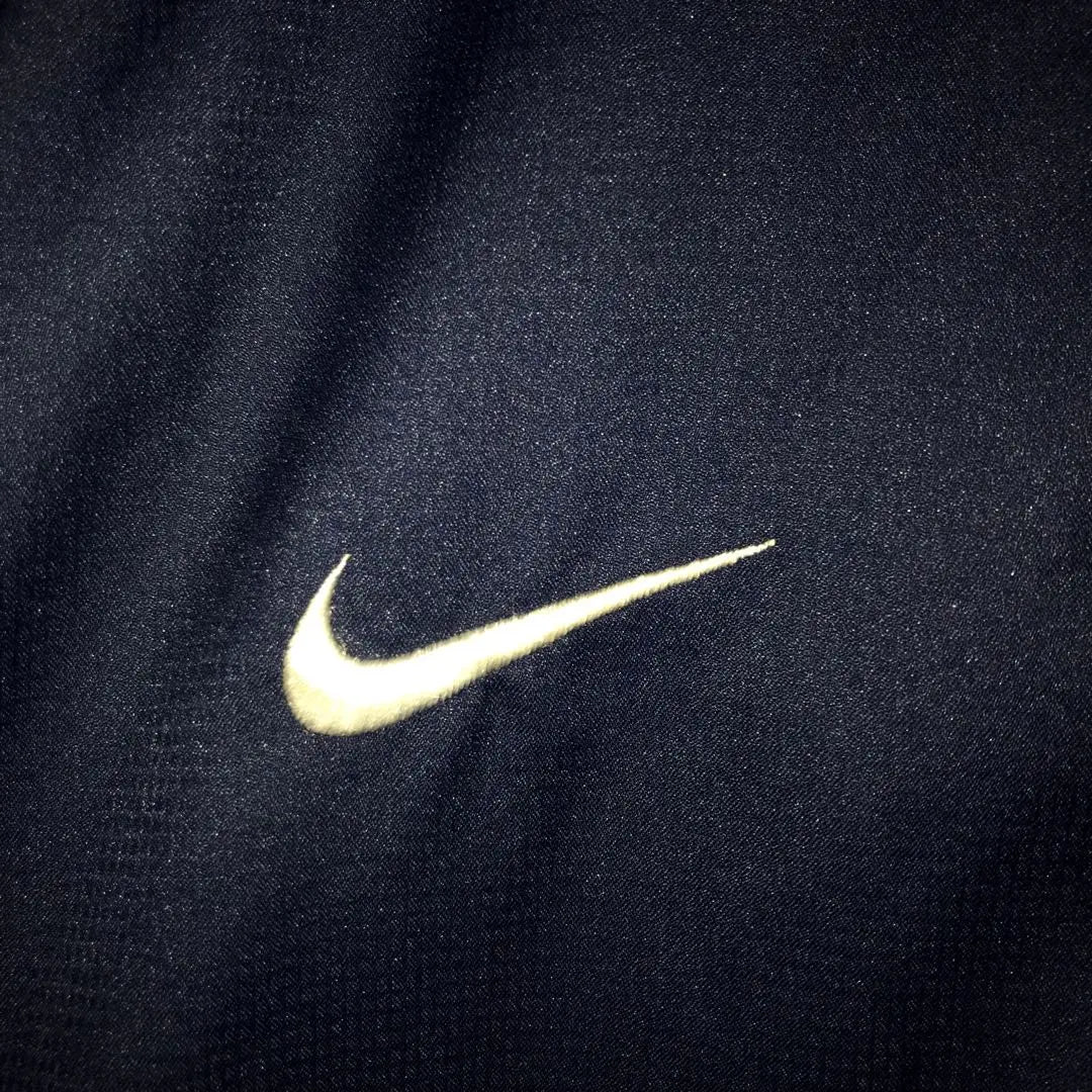 《One Point Swoosh》 Chaqueta Nike Nylon usada en el extranjero con diseño bordado | 《ワンポイントスウッシュ》海外古着ナイキナイロンジャケットブルゾン刺繍デザイン