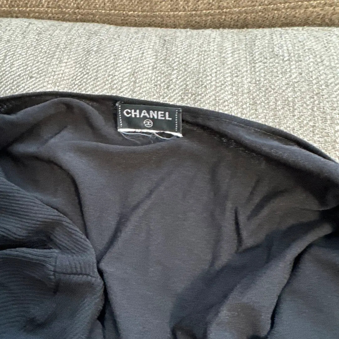 ¡Reducción de precio disponible! Un bono y un bolso Chanel incluidos Ropa de verano Chanel Tops Negro