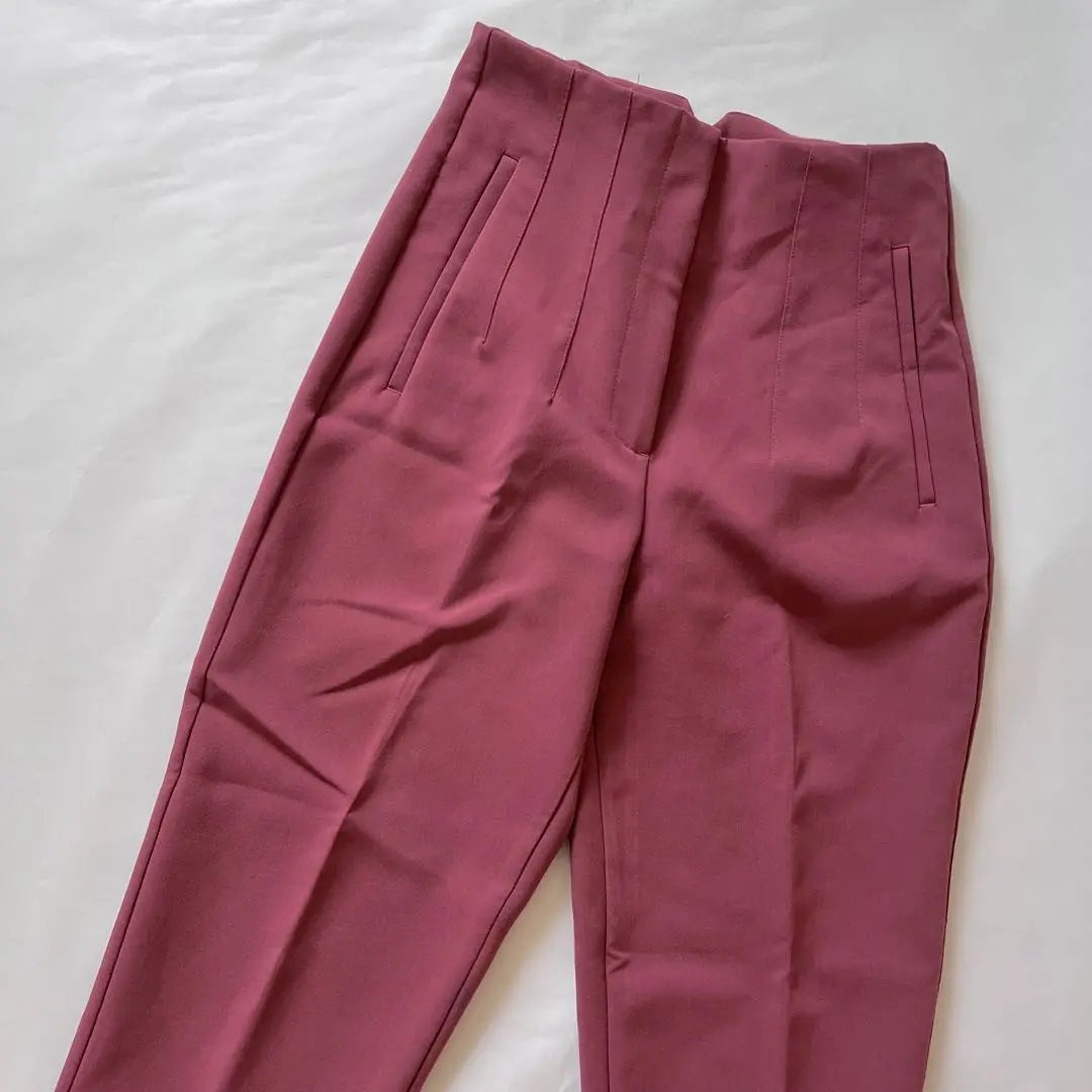 [XS] Pantalones de tiro alto y cónicos Marsala de ZARA