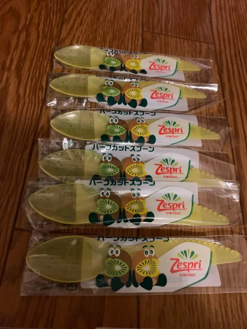 Cucharas Zespri cortadas a la mitad 6