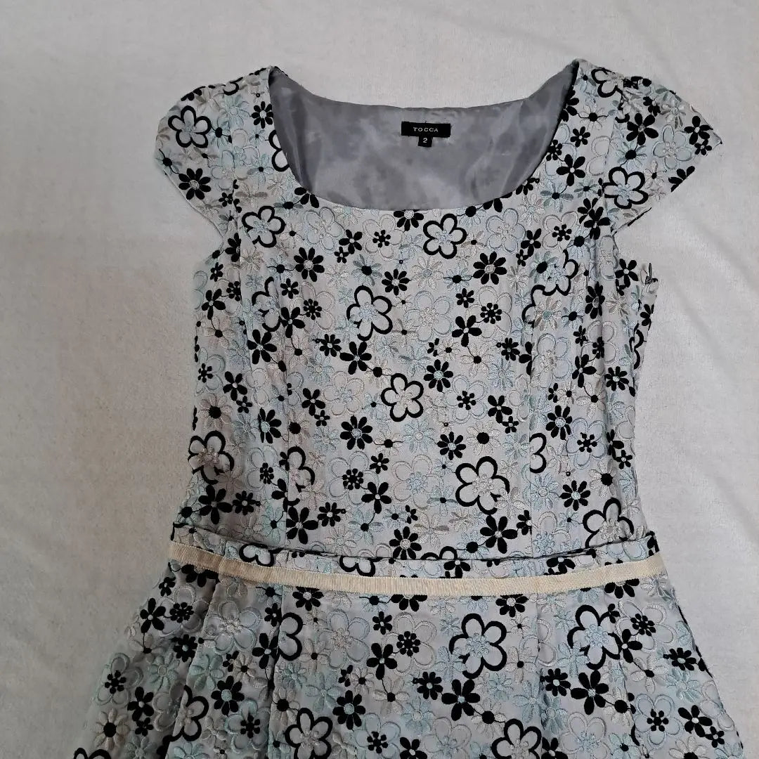 Vestido de manga corta con estampado floral de TOCCA, talla 2