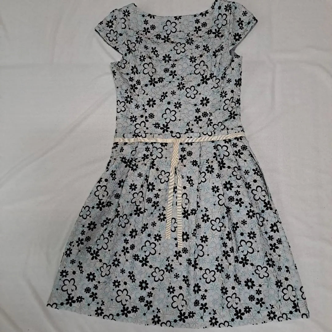 Vestido de manga corta con estampado floral de TOCCA, talla 2