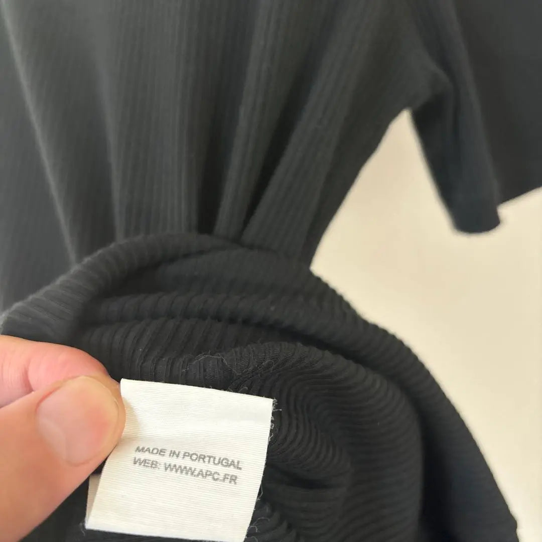 APCAPS Vestido de corte y costura de canalé en algodón negro liso