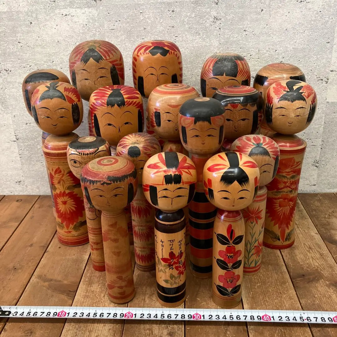 Juego pequeño de kokeshi retro Showa color mostaza de 17 piezas, venta al por mayor, gran cantidad, adorno, decoración