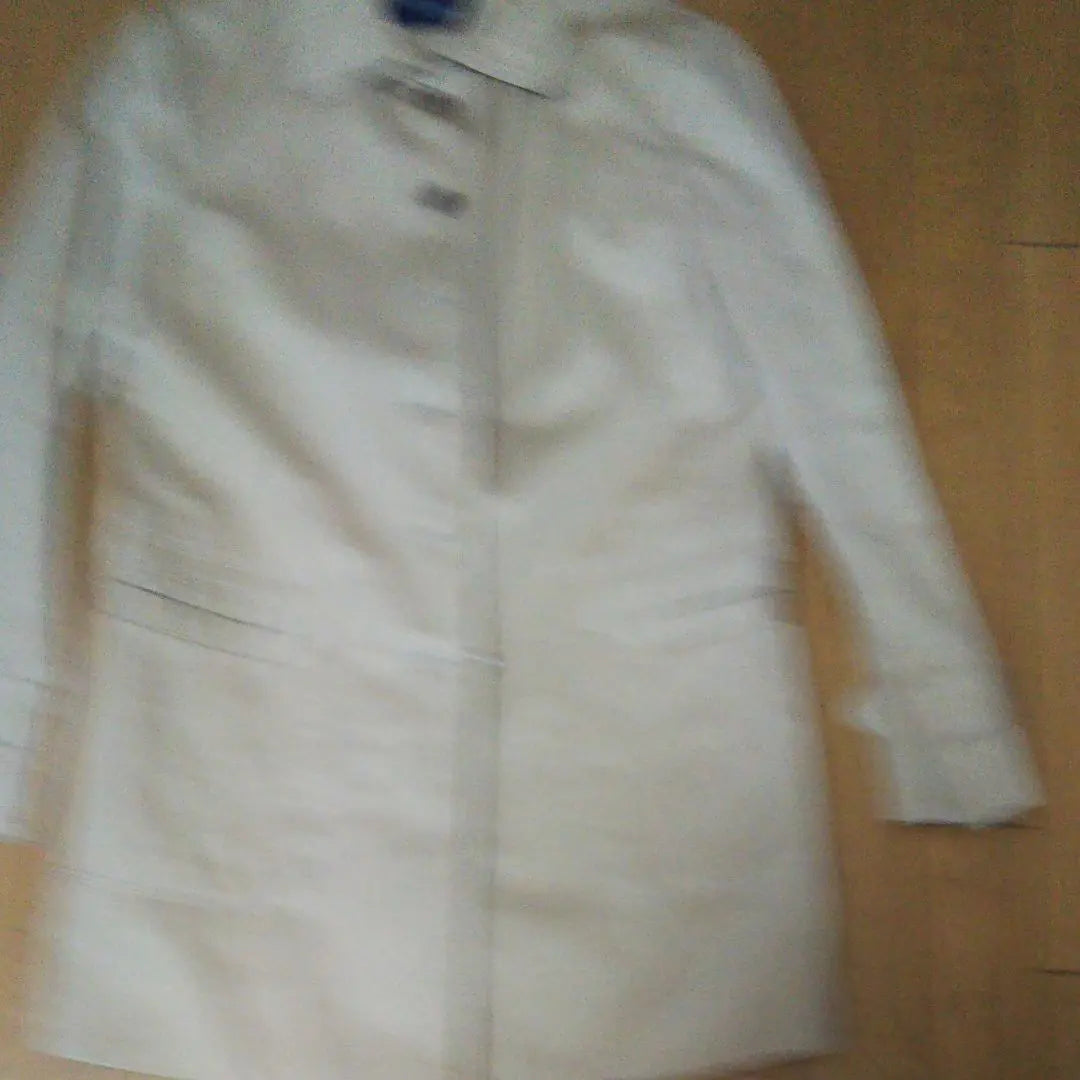 Coat. The length is 72cm. It's easy to wear.