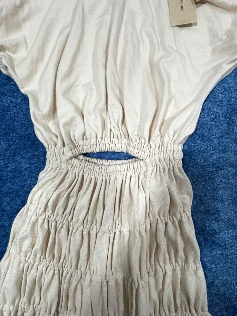 Woa UHR Vestido largo de una pieza sin usar con etiqueta Fabricado en Japón Blanco roto F