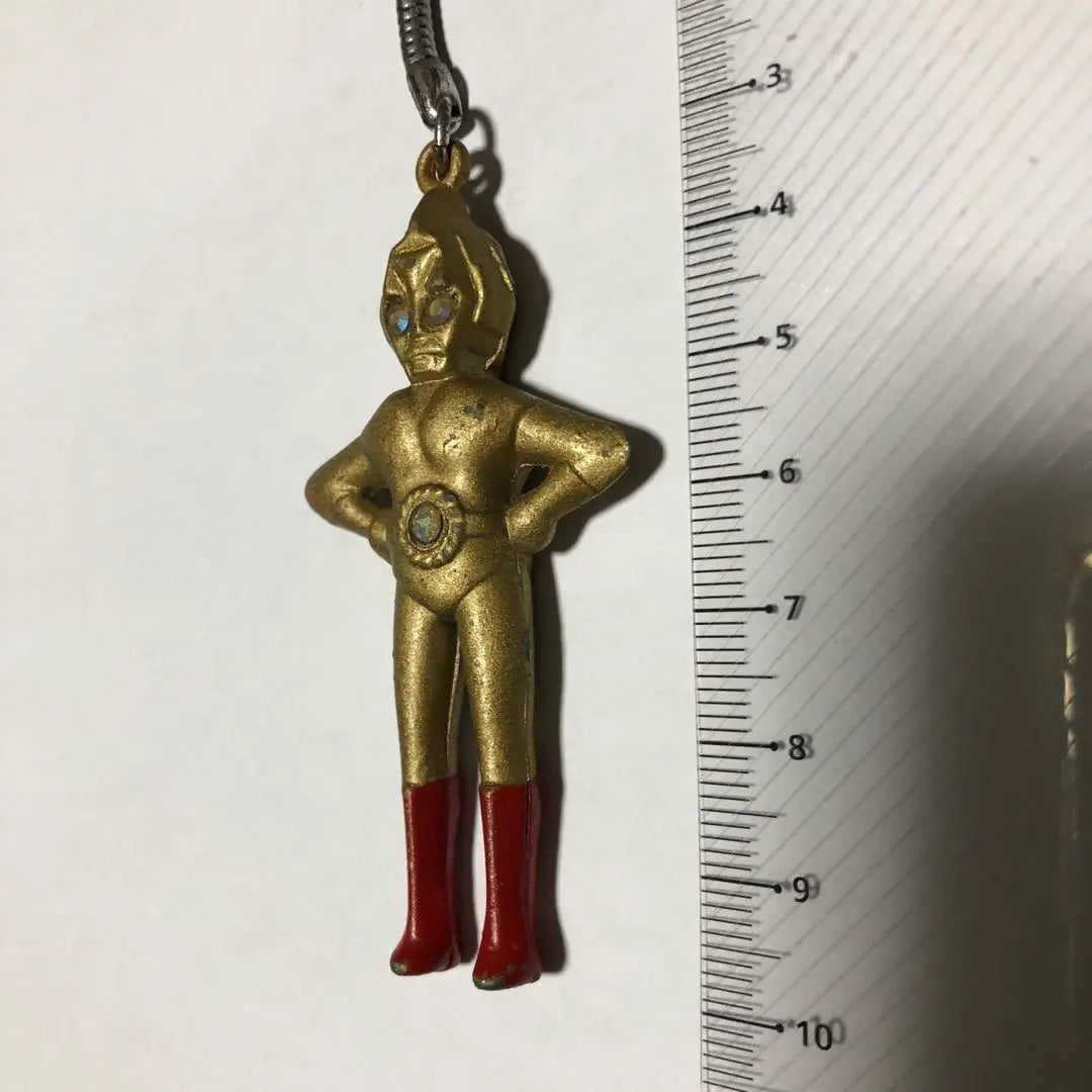 Character-type metal keychain Spectrum Man