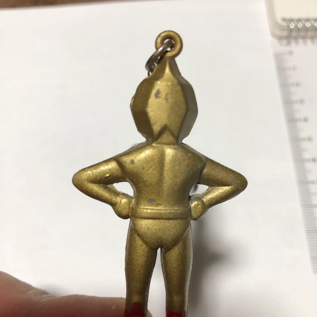 Character-type metal keychain Spectrum Man