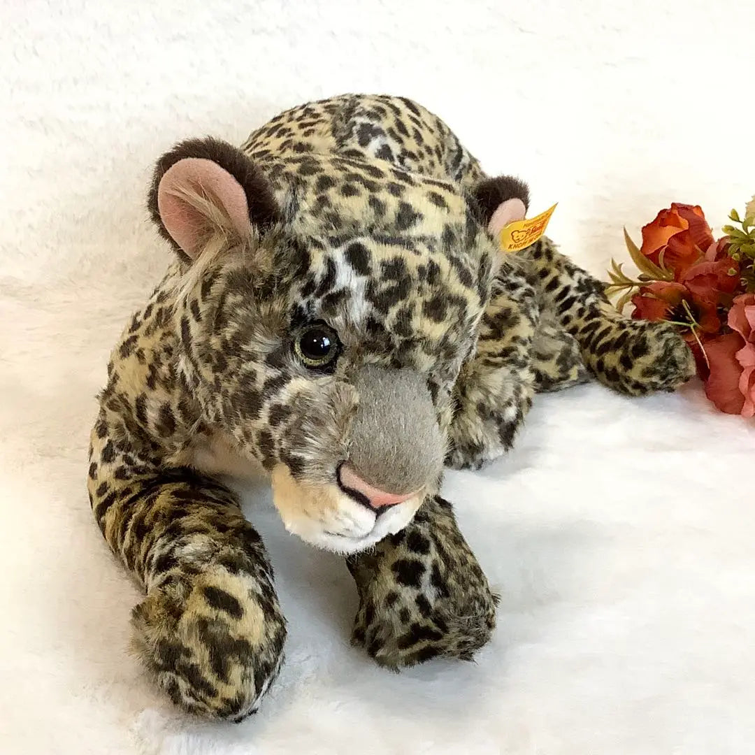 Colección de peluches de leopardo y peonías de Steiff