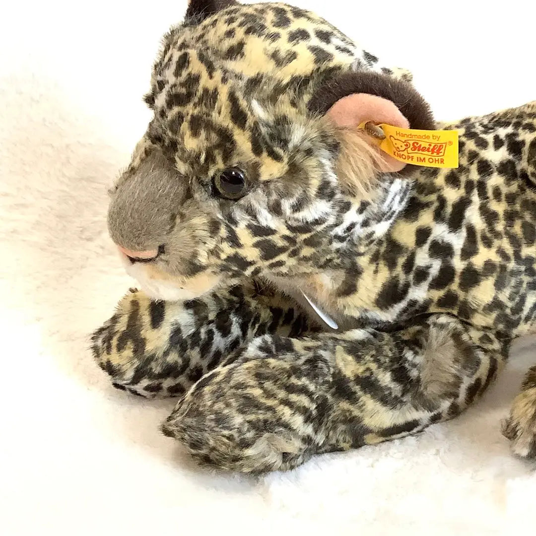 Colección de peluches de leopardo y peonías de Steiff