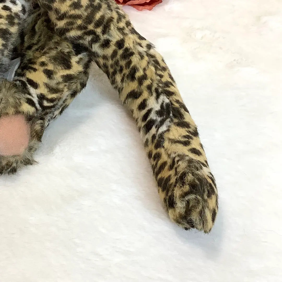 Colección de peluches de leopardo y peonías de Steiff