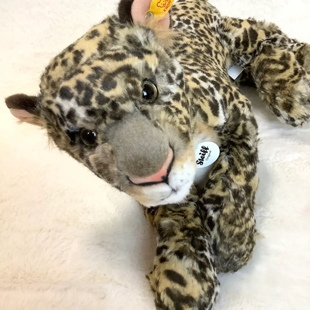 Colección de peluches de leopardo y peonías de Steiff