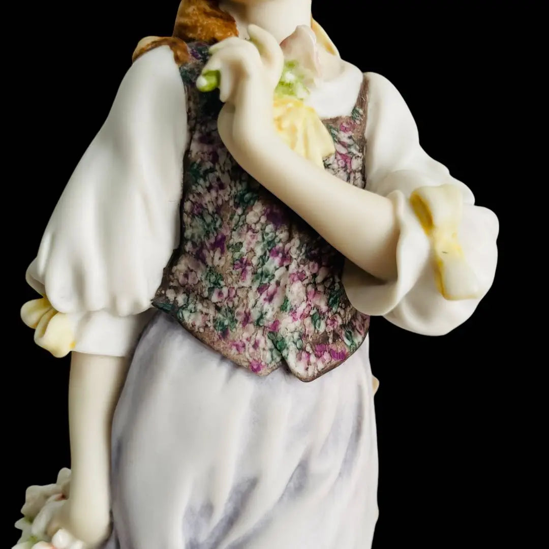 Armani florence Little shepherd with flowers figurine ceramic girl age