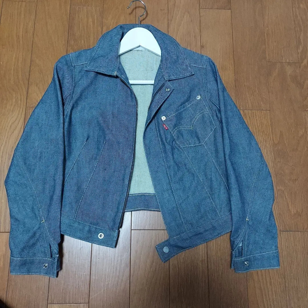 Levi's denim jacket size 5