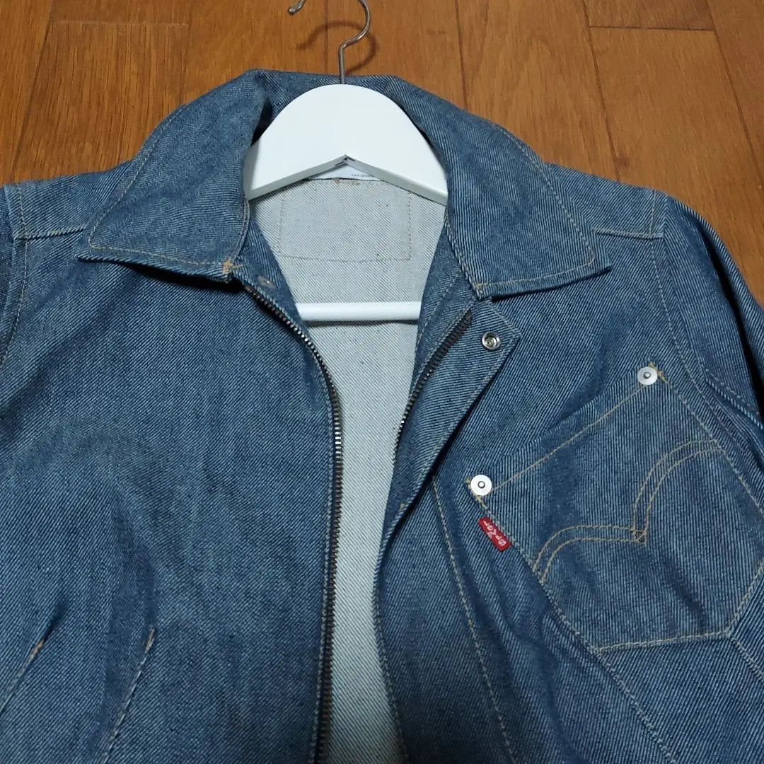 Levi's denim jacket size 5