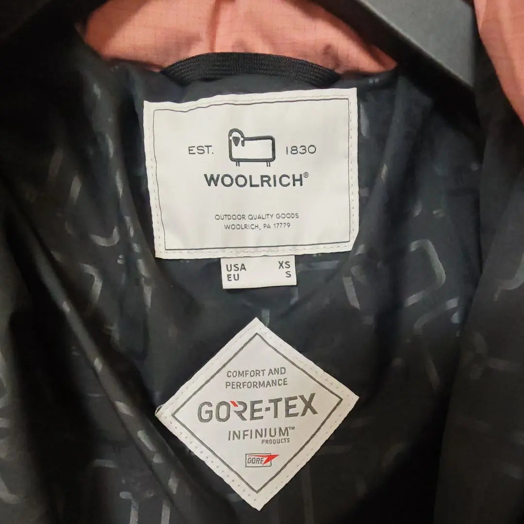 Parka Arctic Gore-Tex de Woolrich en color rosa