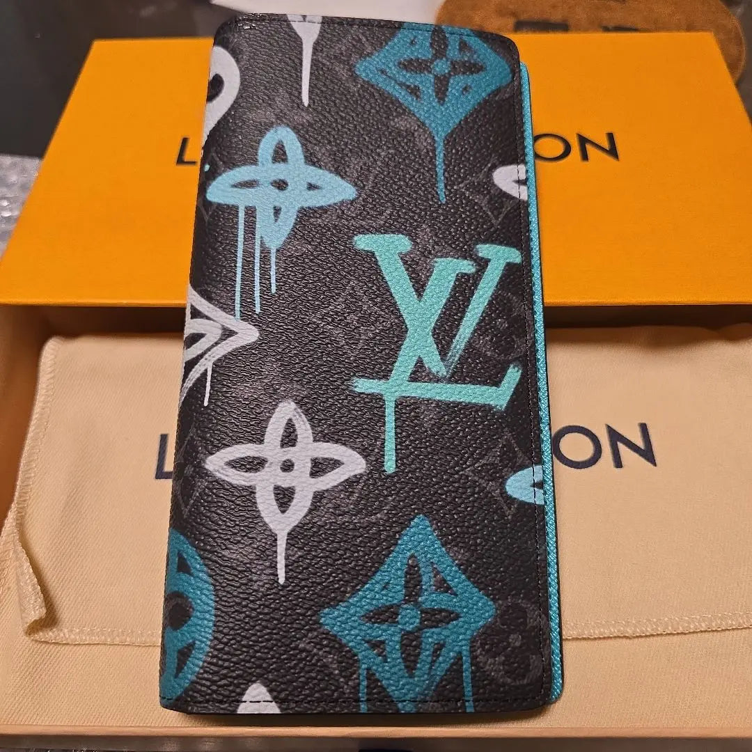 Super beautiful Louis Vuitton Monogram Eclipse Graffiti Plaza NM