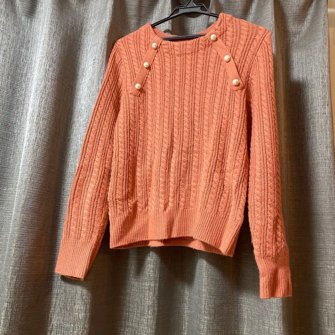 [Sold out item] Pearl-like button cable knit Apricot Bell Maison