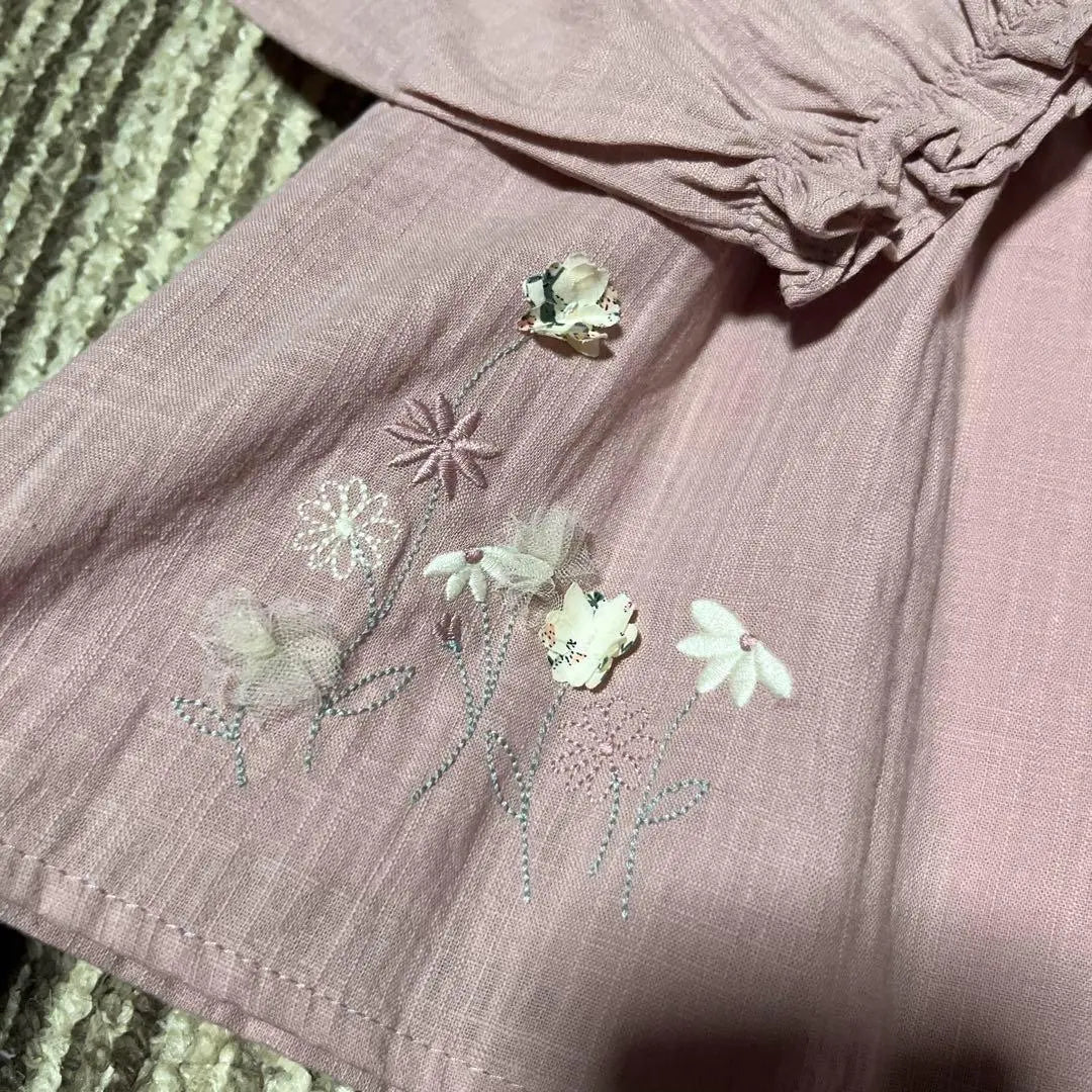 Slap slip Camisa tipo túnica de gasa con bordado de flores, tops finos de manga larga | スラップスリップ 長袖 薄手 トップス 花 刺繍 ガーゼ チュニック シャツ