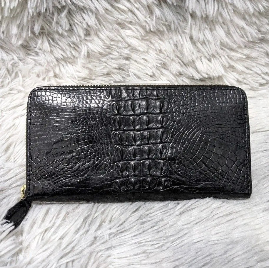 Superb condition: High-quality crocodile leather Caiman hornback round zip long wallet black