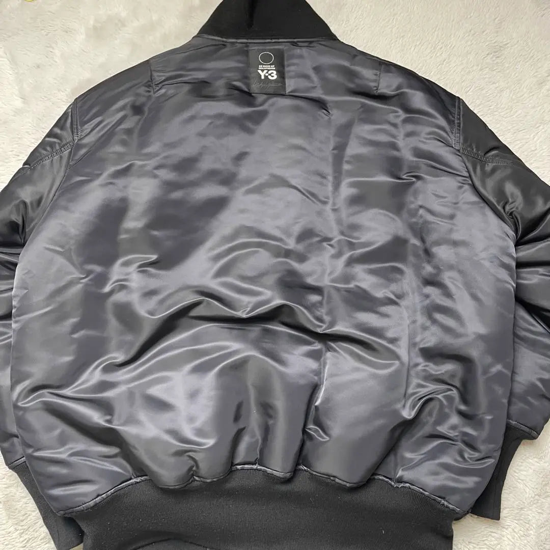 KREVA vistiendo el mismo modelo Y-3 chaqueta bomber adidas | KREVA着用同モデル Y-3 adidas ボンバージャケット