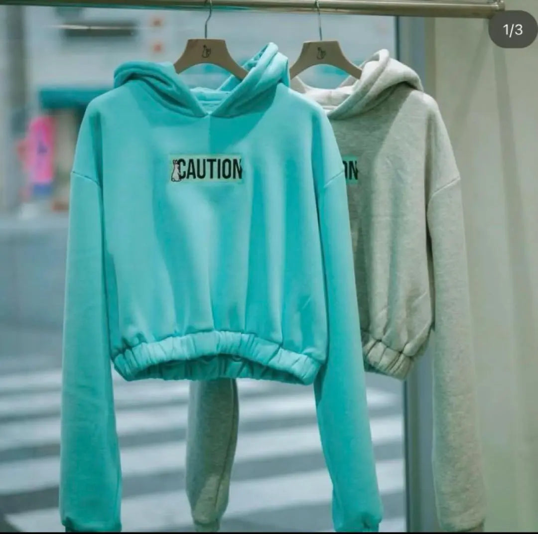 Sudadera corta con capucha limitada Tsukimochi Okinawa n.° 679 #FR2 en color azul Tiffany