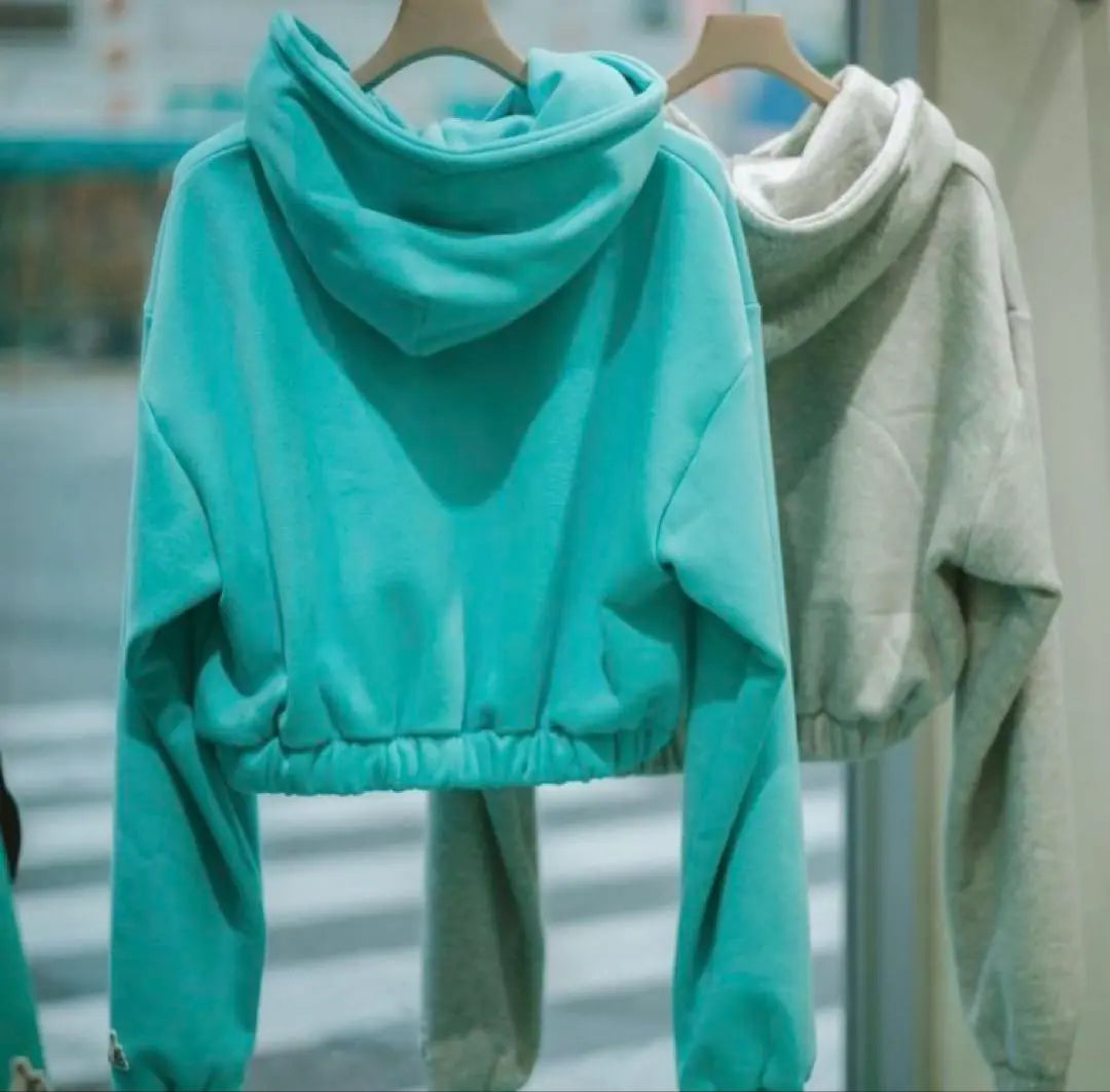 Sudadera corta con capucha limitada Tsukimochi Okinawa n.° 679 #FR2 en color azul Tiffany