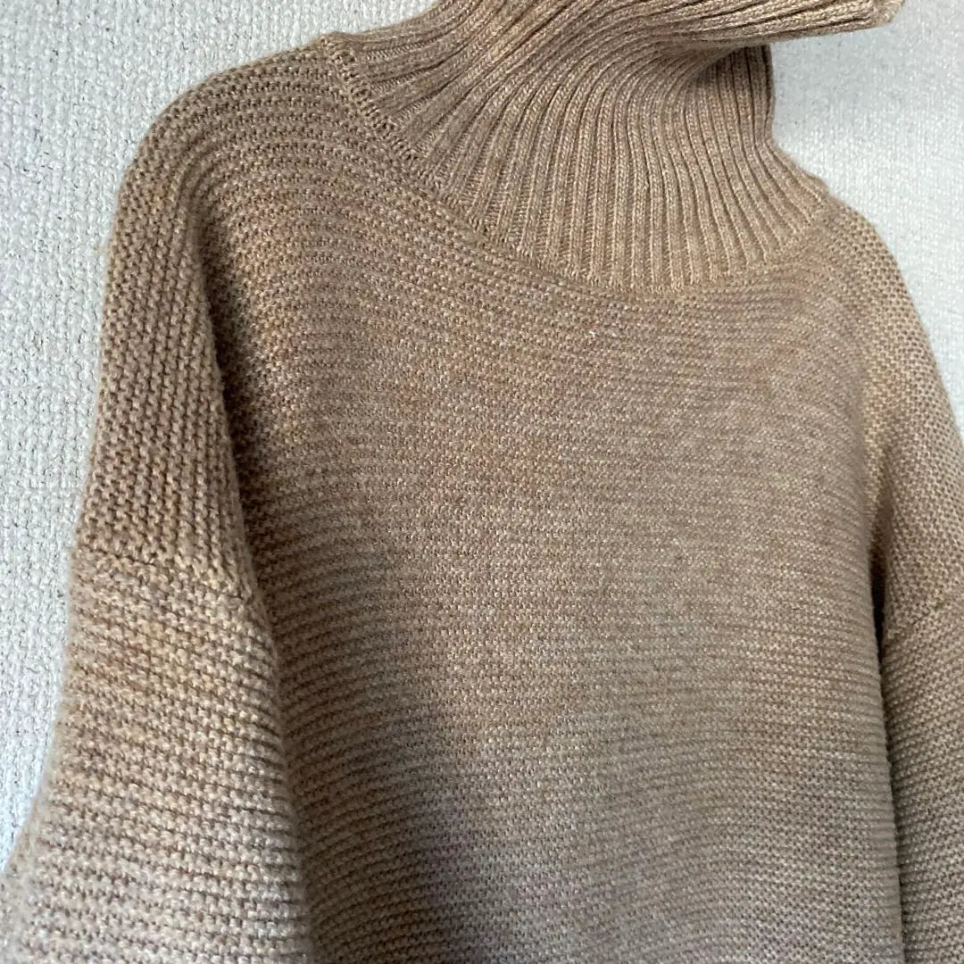 Cuello Alto De Punto Beige Manga Larga | ベージュ ニット タートルネック 長袖