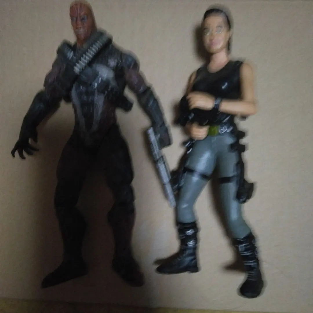 Action Figure Set of 2, with weapon