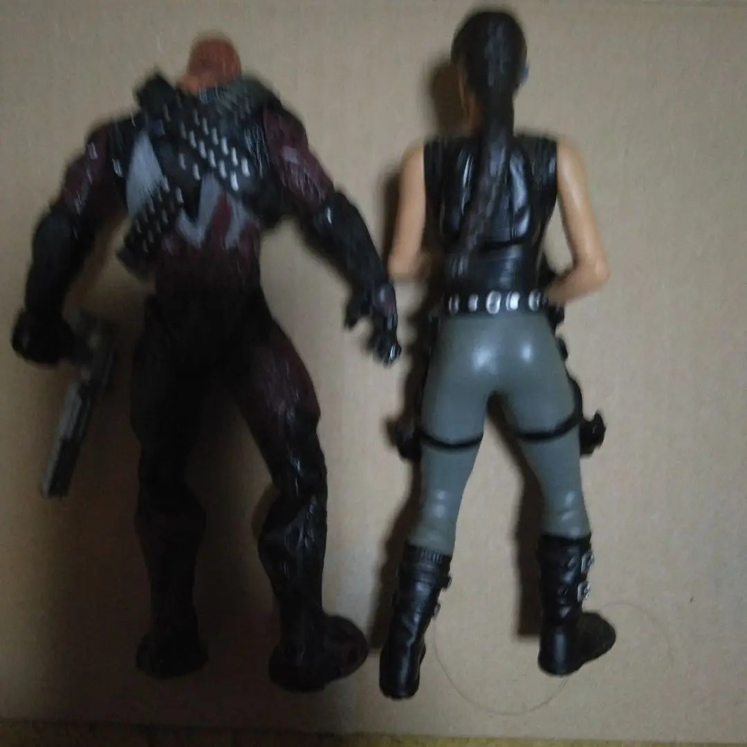 Action Figure Set of 2, with weapon