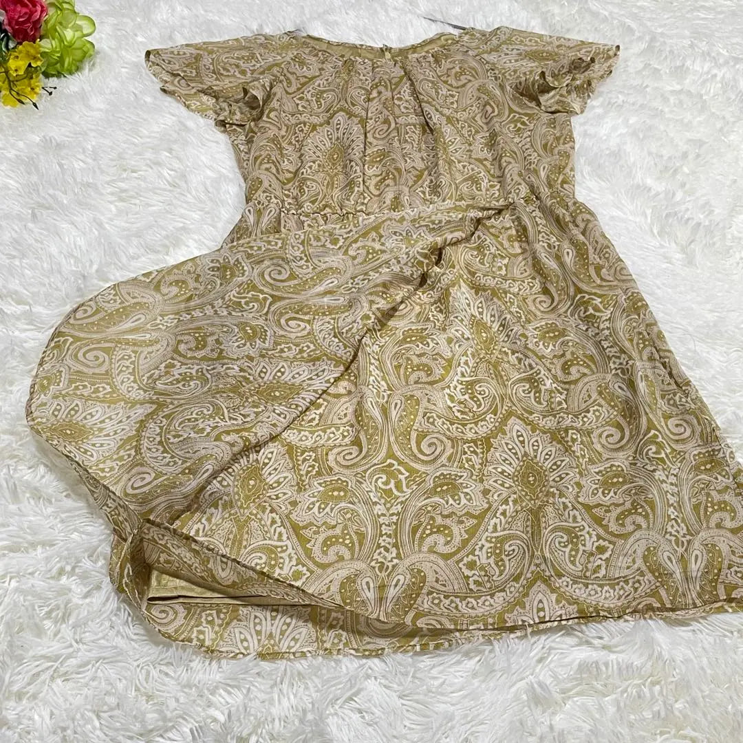 23 Ward [36] Knee-length dress, ruffled sleeves, elastic waist, paisley pattern, lining