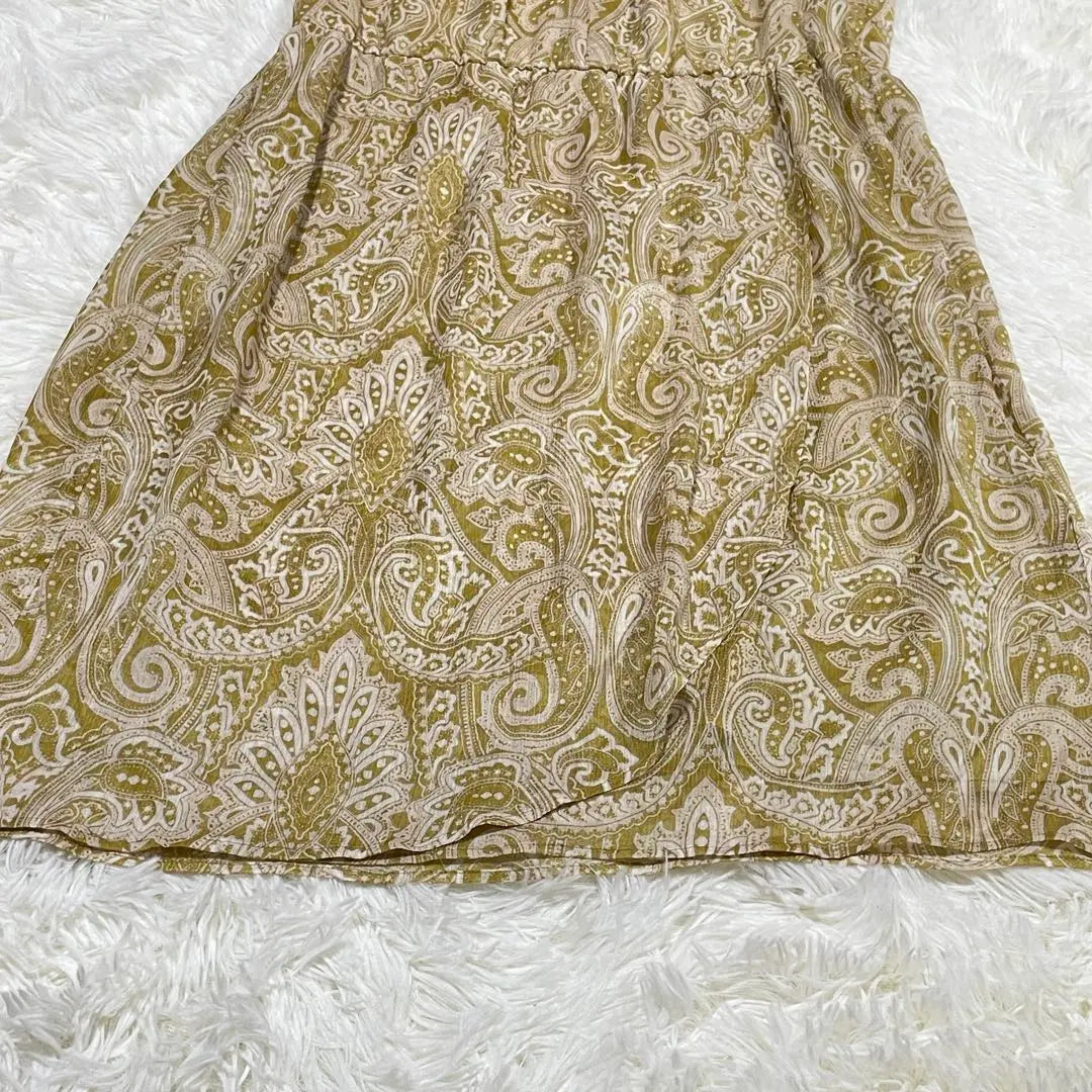 23 Ward [36] Knee-length dress, ruffled sleeves, elastic waist, paisley pattern, lining