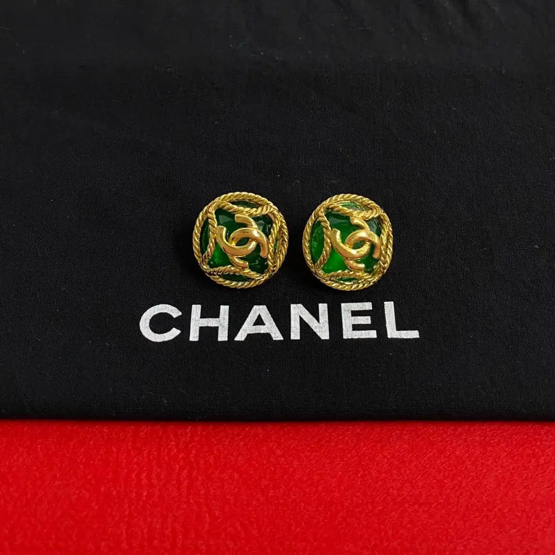 Extremely beautiful condition Chanel with comment Gripore Coco mark Earrings Ear cuff Green